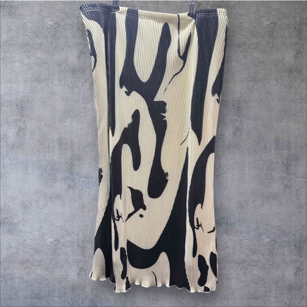 FASHION Women's Blacka and White Midi Length Skirt Size L NEW